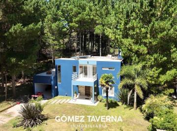 Casa · 240m² · 5 Ambientes · 1 Cochera · Casa en Venta en Costa Esmeralda, Financiación