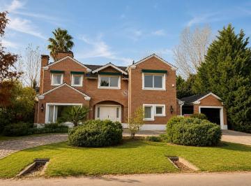 Casa · 245m² · 5 Ambientes · 2 Cocheras · Casa en Venta en La Lomada, Pilar, G. B. a. Zona Norte