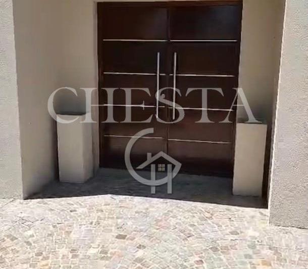 Casa · 345m² · 6 Ambientes · 1 Cochera