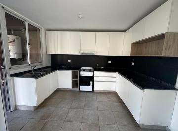 Casa de 8 ambientes, Córdoba · Housing Seguridad 24 Hs. Alquiler 3 Dorm + Escritorio (O 4to Dorm). 3 Baños.
