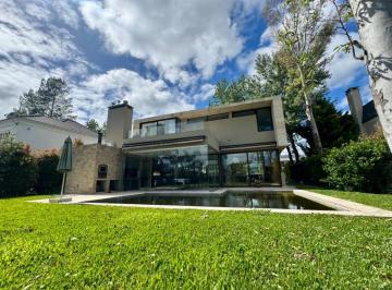 Casa de 5 ambientes, Esteban Echeverría · Casa de Lujo en Venta en Saint Thomas Este Country Club – Canning | Piscina Climatizada | 5 Dorm