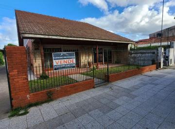 Casa de 4 ambientes, Miramar · Venta de Chalet en Miramar + Departamento