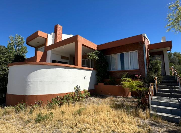 Casa · 180m² · 4 Ambientes · 1 Cochera