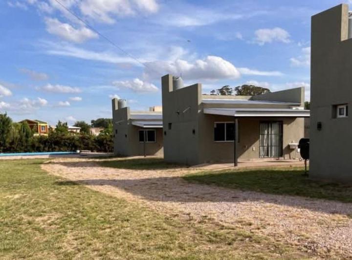 Casa · 300m² · 5 Ambientes · 4 Cocheras