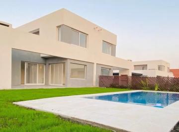 Casa · 120m² · 4 Ambientes · 4 Cocheras · Casa en Alquiler Amoblado 3 Dorm. con Piscina y Parrilla en Casas del Este, Pilar del Este, Pi