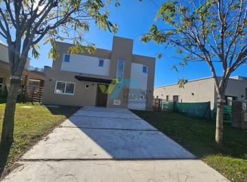 Casa · 146m² · 5 Ambientes · 2 Cocheras · Casa en Venta en San Pablo, Pilar, G. B. a. Zona Norte