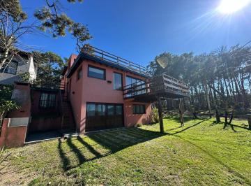 Casa · 100m² · 4 Ambientes · 2 Cocheras · Casa en Alquiler a m del Mar
