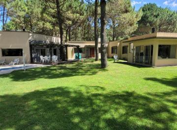 Casa · 250m² · 5 Dormitorios · 2 Cocheras · Casa en La Herradura Alquiler Temporario, Disponible Hasta Noviembre