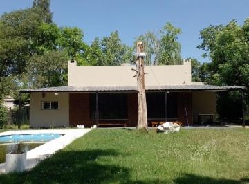 Casa · 178m² · 5 Ambientes · 2 Cocheras · Casa Quinta en Venta - 4 Dorm. 2 Baños - Presidente Perón