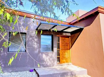 Casa · 65m² · 3 Ambientes · 1 Cochera · Divina Casa de 2 Dorm. con Arboles y Vistas!