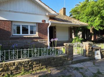 Casa · 100m² · 1 Cochera · Chalet Emplazado Sobre 2 Lotes de 400 m².