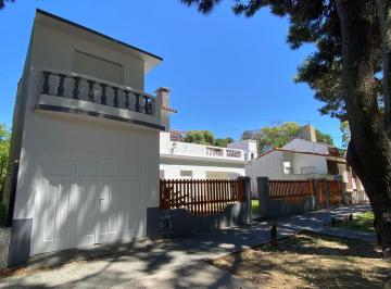 Casa · 3 Ambientes · Venta en Block - Chalet con Garaje + Tres Departamentos