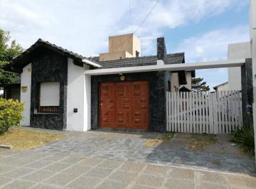 Edificio · 210m² · Complejo de Viviendas en Venta - 3 Ufs - Mar de Ajó