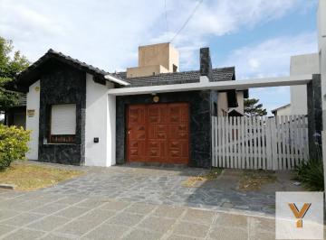 Edificio · 210m² · Complejo de Viviendas en Venta - 3 Ufs - Mar de Ajó