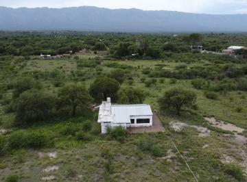 Casa · 140m² · 1 Ambiente · Super Oportunidad! Se Vende 2.6 Ha con Dos Construcciones en Las Tapias, Sobre Ruta, Trasla