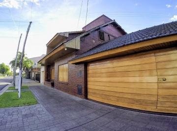 Frente · Chalet de 7 Ambientes en Esquina, con Patio y Garage Múltiple - Dueño Directo