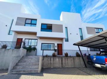 PH · 130m² · 2 Dormitorios · 1 Cochera · PH en Cuesta Colorada