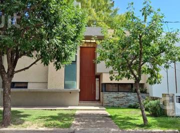 Casa · 180m² · 6 Ambientes · 2 Cocheras · Casa en Tejas del Sur 2, Espectacular!