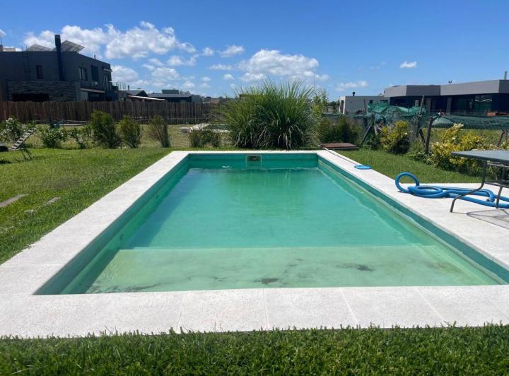 Casa · 170m² · 5 Ambientes · 4 Cocheras