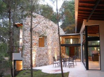 Casa · 260m² · 6 Ambientes · 3 Cocheras · Alquiler Cariló Casa 5 Dorm. Moderna en El Bosque