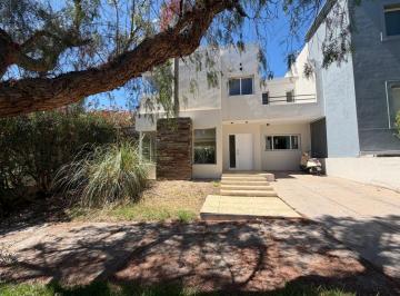 Casa de 5 ambientes, Ciudad de Mendoza · Casa en Venta 3 Habitaciones, Barrio Privado Dalvian.