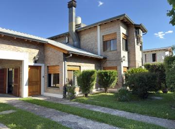 Casa · 178m² · 6 Ambientes · 2 Cocheras · Casa en Pueblo General Belgrano