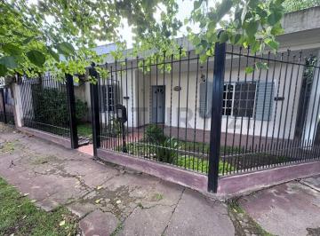 Casa · 149m² · 4 Ambientes · 2 Cocheras · Venta Casa 4 Ambientes Villa Udaondo Apto Crédito