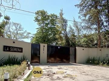 Terreno · 450m² · Lote en Venta en El Barrio Cerrado La Serena, Ubicado en 456 E/ 30 y 132 Bis en City Bell.