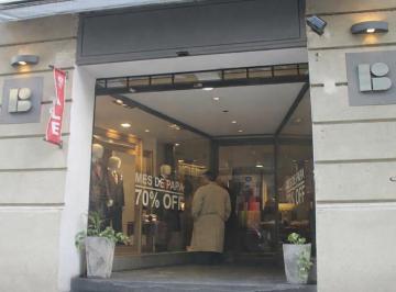 Local comercial · 164m² · 1 Ambiente · Local con Excelente Ubicacion en Recoleta!