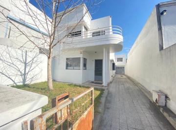 Casa de 4 ambientes Venta $ 180.000 · Casa 3 Dorm. con Parque