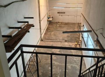 Depósito de 2 ambientes, Villa General Mitre · Galpón Comercial con Oficina y Departamento – 185 m² Totales