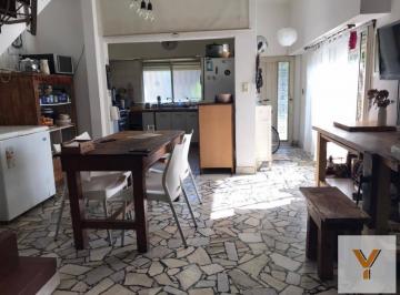 Casa · 85m² · 4 Ambientes · Casa en Venta - 3 Dorm. 1 Baño - 87 m² - El Palomar
