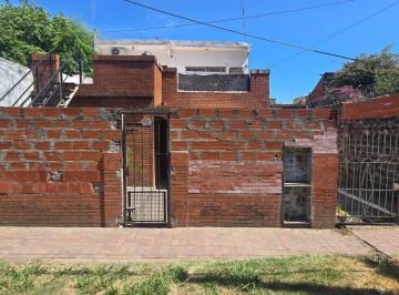 Casa · 150m² · 3 Ambientes · 1 Cochera · Prop. Multifamil 3 Dorm P. B. y 1 Dorm. P. A. Lote Propio