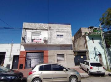 Casa · 130m² · 4 Ambientes · 2 Cocheras · En Lote de 200 m² 2 P - H Mas Local Prox. Av Marq.