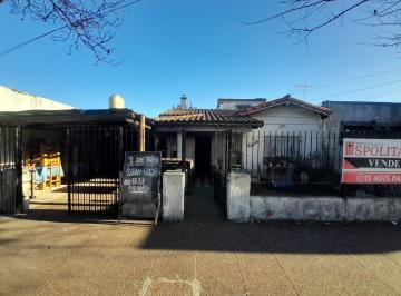 Casa · 110m² · 4 Ambientes · 2 Cocheras · Amplia Propiedad en Lote Propio a 300 m de Av Marquez