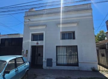 PH · 185m² · 6 Ambientes · Amplia Propiedad Reciclada a Nuevo con 3 Deptos Tipo PH