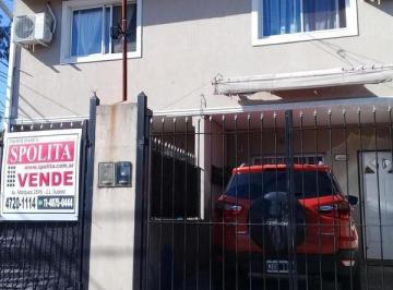 Casa · 120m² · 3 Ambientes · 1 Cochera · P - H en Dos Plantas en Esquina de 3 Ambientes con Garage