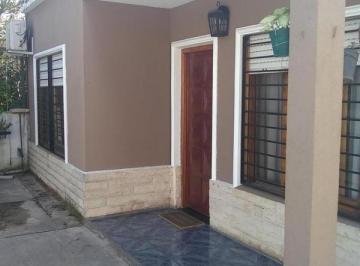 Casa · 120m² · 3 Ambientes · 3 Cocheras · Excelente Propiedad en Lote Propio 3 Amb con Fondo Libre y E