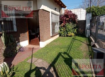 Casa · 180m² · 3 Ambientes · 1 Cochera · Excelente Chalet de 3 Ambientes con Parque, Quincho y Piscina