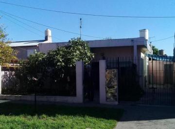 Casa · 100m² · 5 Ambientes · 3 Cocheras · 2 Propiedades 3 Amb con Patio y Entrada de Auto
