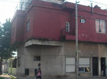 Edificio · 220m² · 6 Ambientes · Propiedad Multifamiliar de Cuatro Departamento