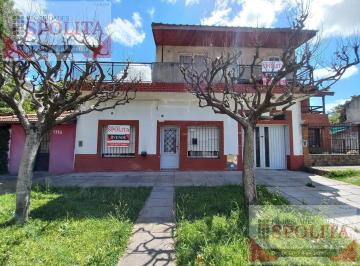 Casa · 232m² · 5 Ambientes · 2 Cocheras · Casa Multifamiliar, Casa Fte 3 Amb, Dto Pa, Garage y Qcho