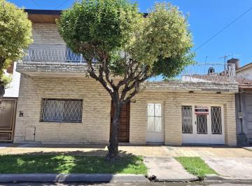 Casa · 210m² · 6 Ambientes · 1 Cochera · Casa con Lote Propio en Venta. Jose Leon Suarez