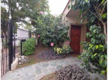 Casa · 90m² · 3 Ambientes · 3 Cocheras · Casa - Jose León Suarez