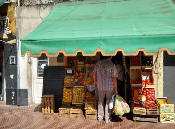 Local comercial · 15m² · 1 Ambiente · Excelente Local Comercial a m de Av Marquez