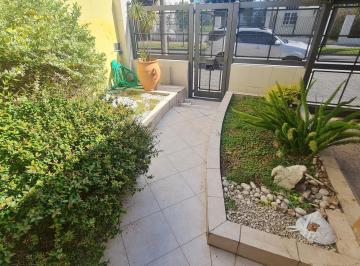 Casa · 135m² · 4 Ambientes · 1 Cochera · Casa en Lote Propio en Venta de 4 Ambientes - Villa Ballester