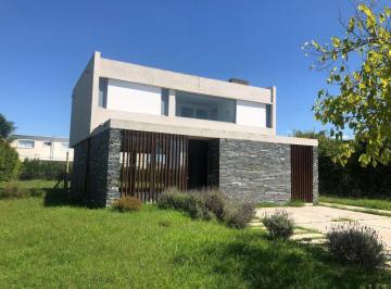 Casa · 152m² · 5 Ambientes · 4 Cocheras · Casa 5 Ambientes en El Cantón Norte