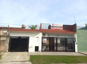 Casa · 95m² · 4 Ambientes · 1 Cochera · Casa en Venta - Loma Hermosa