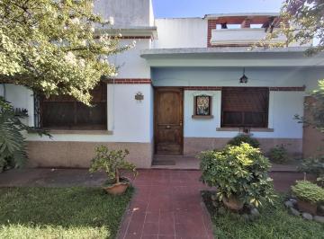Casa · 92m² · 3 Ambientes · 2 Cocheras · Casa en Ventas en José León Suarez