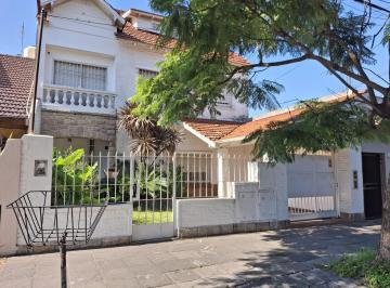 PH · 93m² · 2 Ambientes · 1 Cochera · PH en Ventas en José León Suarez